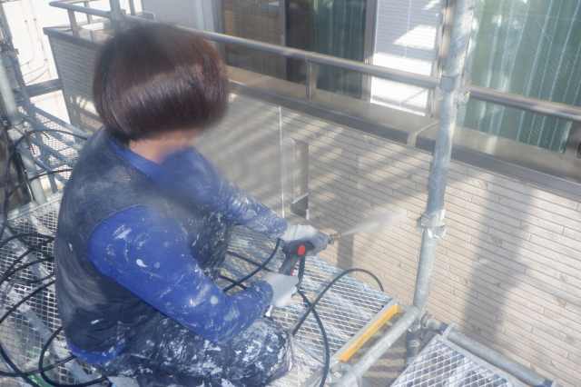 名古屋市北区 ペパーミント系 洋風住宅 外壁塗装 施工例 高圧洗浄作業 イメージ