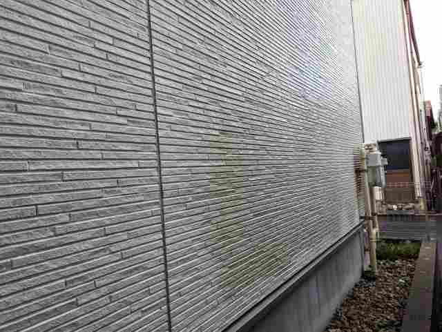 名古屋市北区 ペパーミント系 洋風住宅 外壁塗装 施工例 外壁塗装前カビや苔など外壁汚れ イメージ