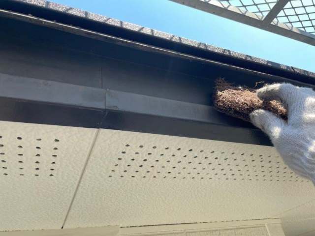 春日井市 ミサワホーム エレガンス洋風住宅 外壁塗装 施工例 破風塗装前ケレン作業 イメージ