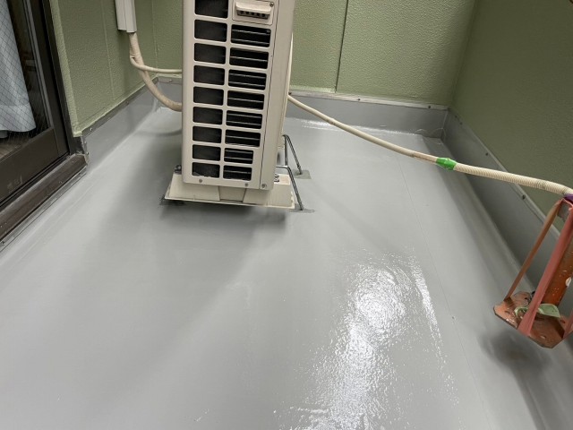 名古屋市中区　賃貸アマンション「グリーンハウス」様　外壁塗装　施工例　ベランダ防水塗装完成　イメージ