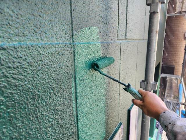 名古屋市東区　グリーン系　モダン住宅外壁塗装　施工例　外壁上塗り　イメージ