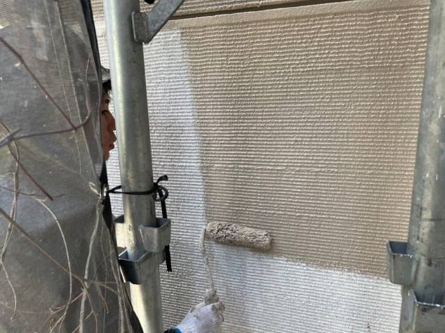千種区 モダン住宅 ツートンカラー外壁塗装 施工例 節目引き上塗り1回目 イメージ