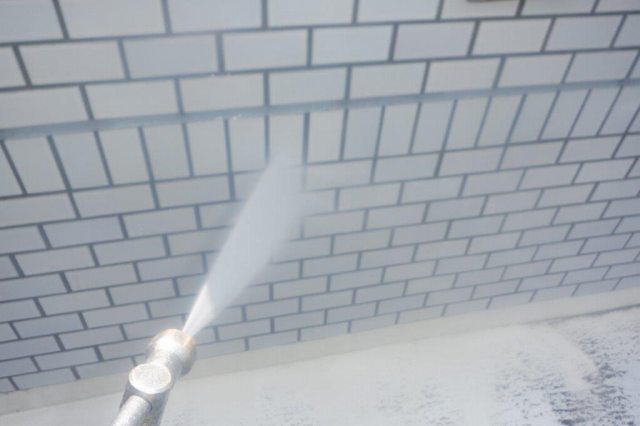 名古屋市東区 賃貸マンション「上村ビル」様 外壁塗装 施工例 高圧洗浄作業 イメージ