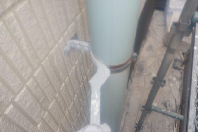 名古屋市昭和区 シンプルモダン住宅 外壁塗装 施工例 樋掴み金物エポキシ錆止め下塗り イメージ