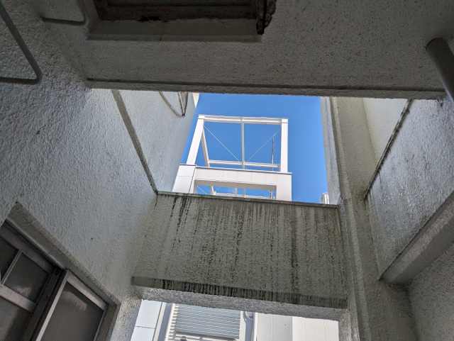名古屋市千種区 「本山プラザ」様 外壁塗装 施工例 屋上高圧洗浄作業 イメージ