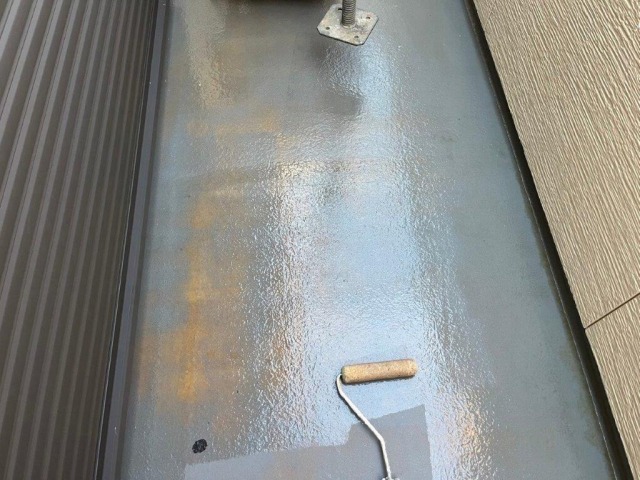 守山区 ナチュラルモダン住宅 外壁塗装 施工例 ベランダFRP防水塗装下塗り イメージ