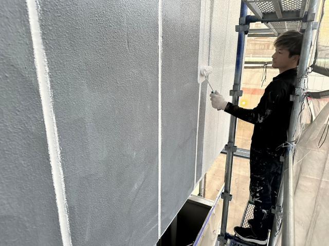 瑞穂区 グリーン系 賃貸マンション外壁塗装 施工例 外壁下塗り イメージ