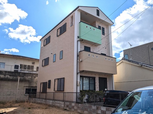 名古屋市中村区 南欧風住宅 多彩仕上げ外壁塗装 施工例