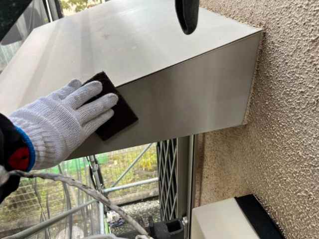 守山区 住友林業 南欧風住宅 外壁塗装 施工例 庇ケレン作業 イメージ