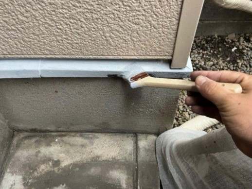 名古屋市港区 ベランダ多彩仕上げ 外壁塗装 施工例 水切り巾木塗装下塗り イメージ