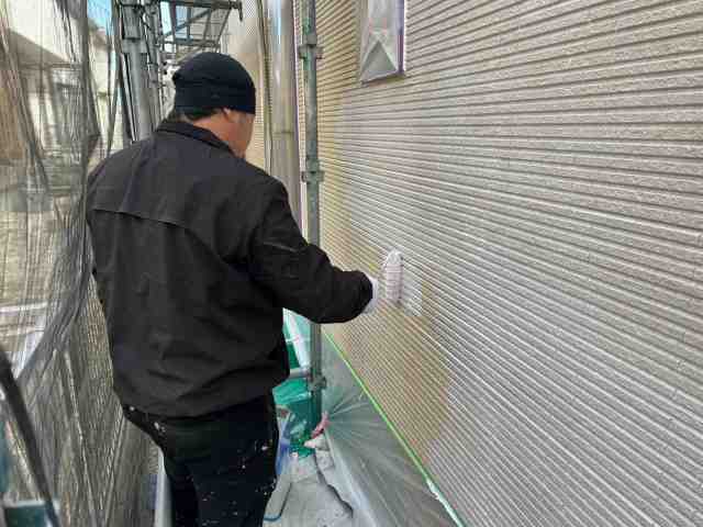 東海市 ブルー×ホワイト系 大和ハウス 外壁塗装 施工例 外壁下塗り イメージ