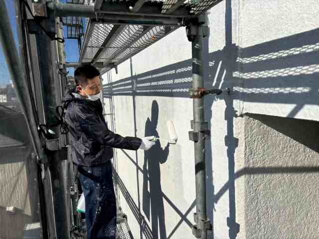 春日井市 賃貸マンション 第二オカハイツ 外壁塗装 施工例 外壁下塗り イメージ