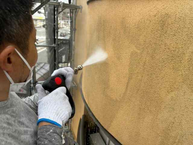 瑞穂区　ツートンカラー　店舗　外壁塗装　施工例　高圧洗浄作業　イメージ
