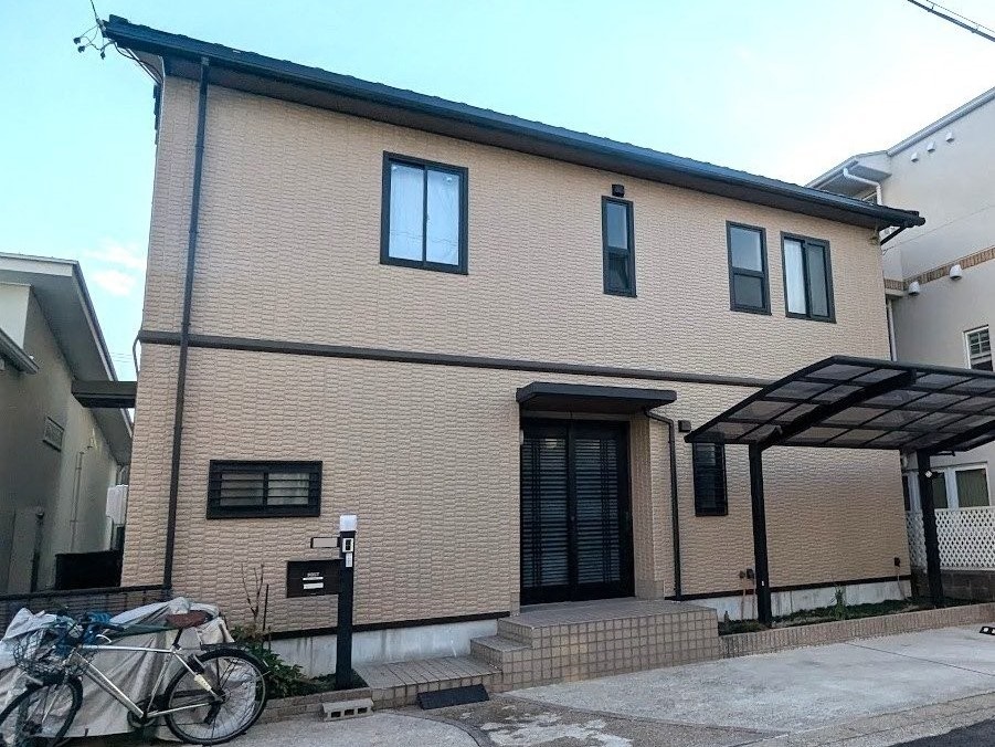 春日井市　トヨタホーム　モダン住宅　外壁塗装　施工例の写真