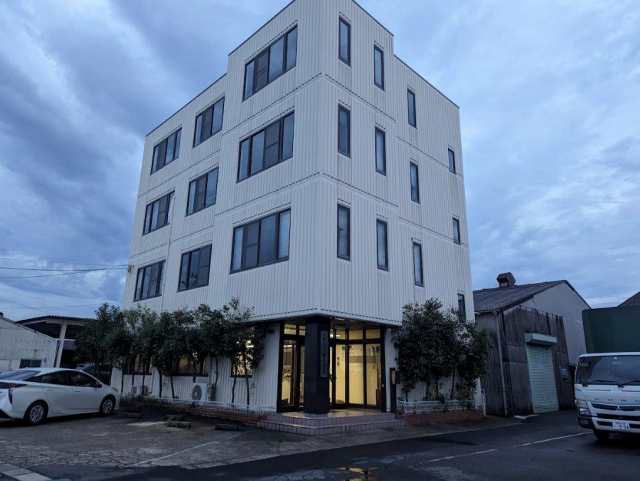 春日井市 社屋 ブルー×ホワイト系 外壁塗装 施工例 塗装前 イメージ