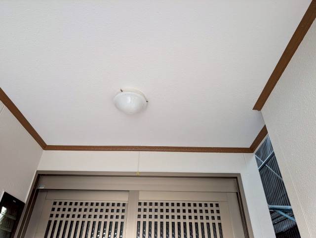 名古屋市北区　明るいベージュ系　和モダン住宅　外壁塗装　施工例　玄関軒天塗装　イメージ