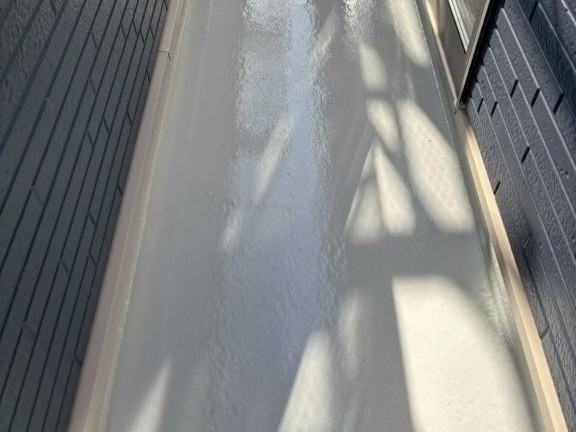 一宮市　ネイビー×ブラウン系　シンプルモダン住宅　外壁塗装　施工例　ベランダ防水塗装完成　イメージ