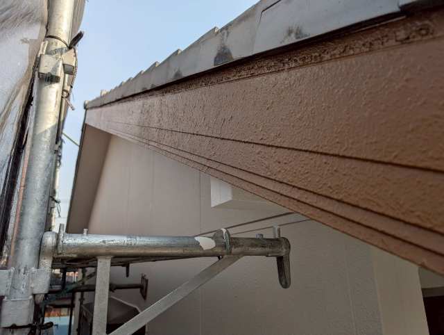 名古屋市北区　明るいベージュ系　和モダン住宅　外壁塗装　施工例　破風塗装完成　イメージ