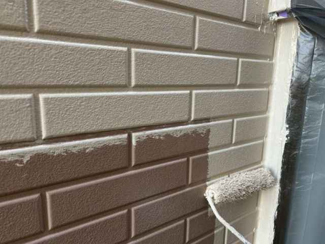 知多市　洋風住宅　多彩仕上げダブルトーン外壁塗装　施工例　塗装前　上塗１回目　イメージ