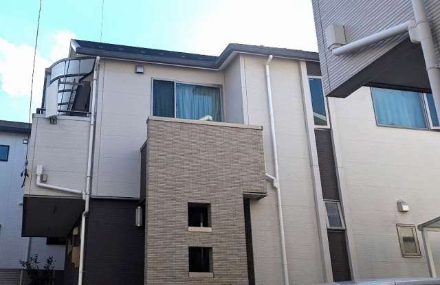 名東区　ホワイト系　洋風住宅　外壁塗装　施工例　塗装前　イメージ