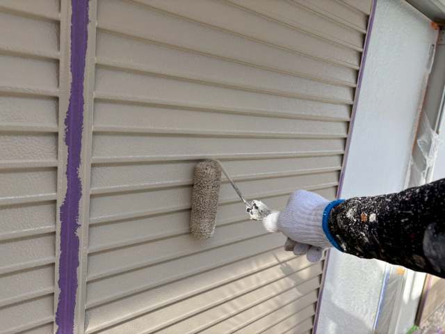 春日井市　ホワイト×オレンジ系　南欧風住宅　外壁塗装　施工例　雨戸上塗り　イメージ