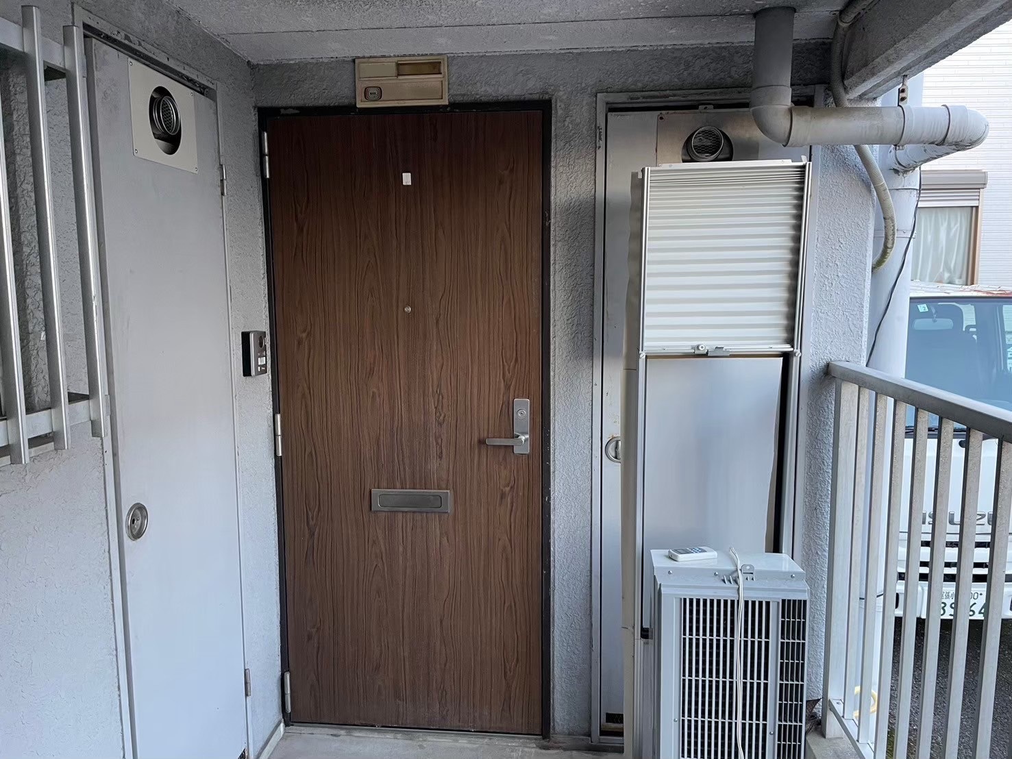 春日井市 賃貸マンション 外壁塗装 施工例 共用廊下塗装前 イメージ