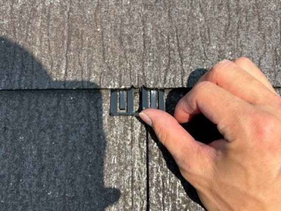 名古屋市北区 突板のアクセントがおしゃれな外壁塗装 施工例 縁切り部材 タスペーサー挿入 イメージ