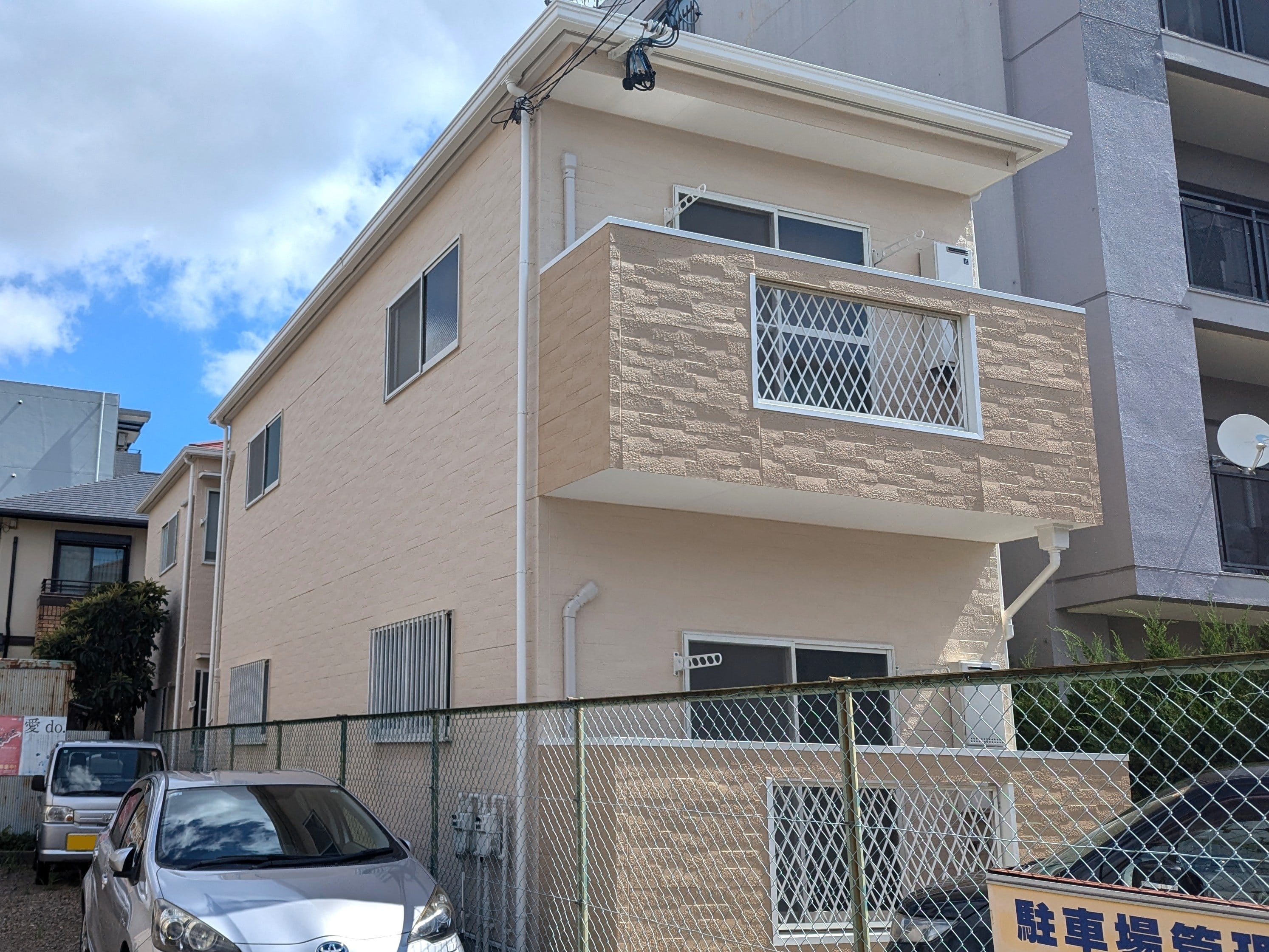 名古屋市千種区|上品ナチュラルなツートンカラー 賃貸アパート外壁塗装 施工例の写真