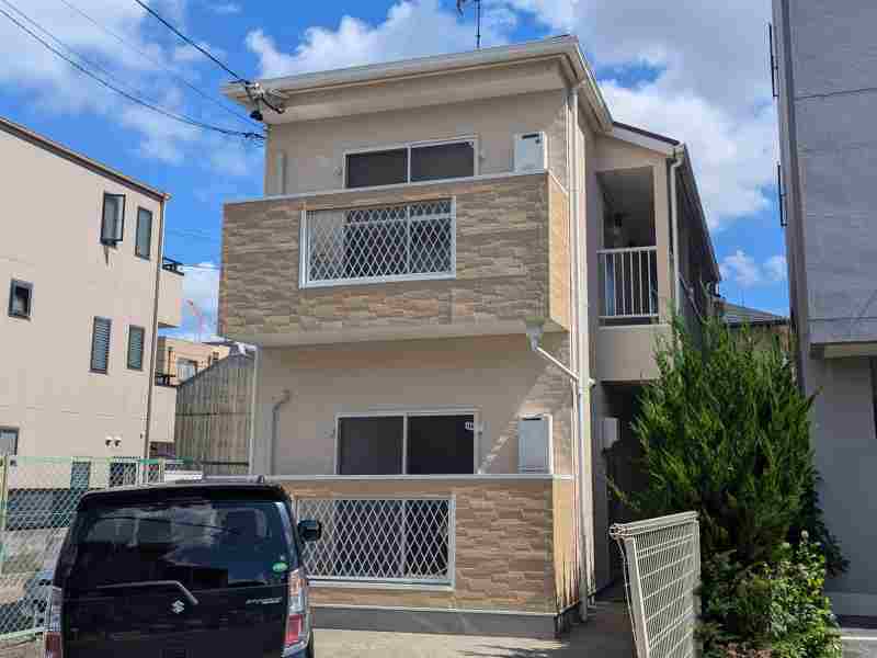 千種区 ナチュラル系ツートンカラー 賃貸アパート外壁塗装 施工例 外壁正面完成 イメージ