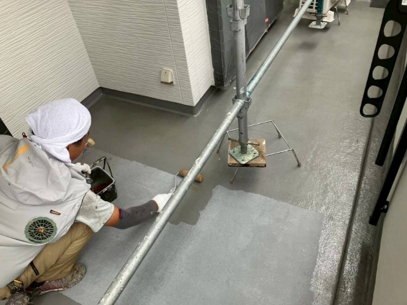 中川区　おしゃれなダブルトーン外壁塗装　施工例　バルコニー防水工事　イメージ