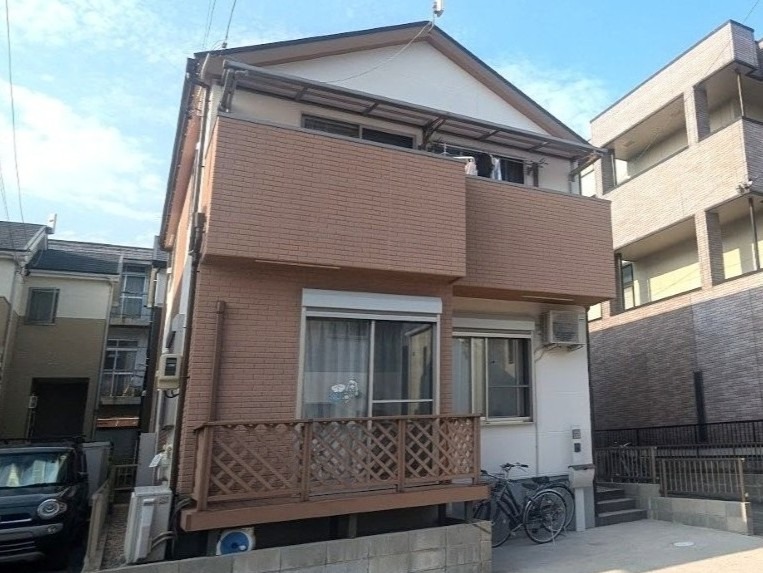 名古屋市南区 ホワイト×ライトブラウン系 ALC洋風外壁塗装 施工例の写真