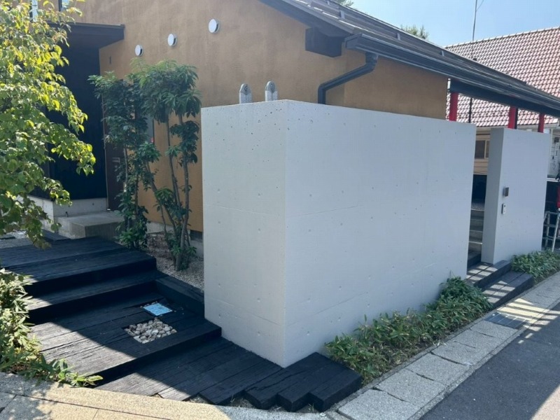各務原市 ジョリパット×黒系突板で魅せる上質な外壁塗装ツートン仕上げ 施工例 外壁・擁壁塗装 完成 イメージ