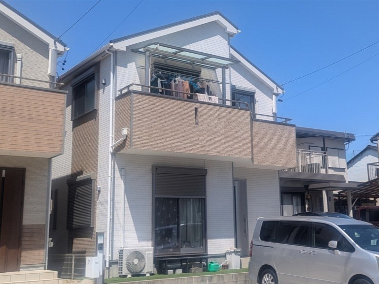 名古屋市北区　上品なホワイト×グレージュ系　多彩仕上げ外壁塗装　施工例　塗装前　イメージ