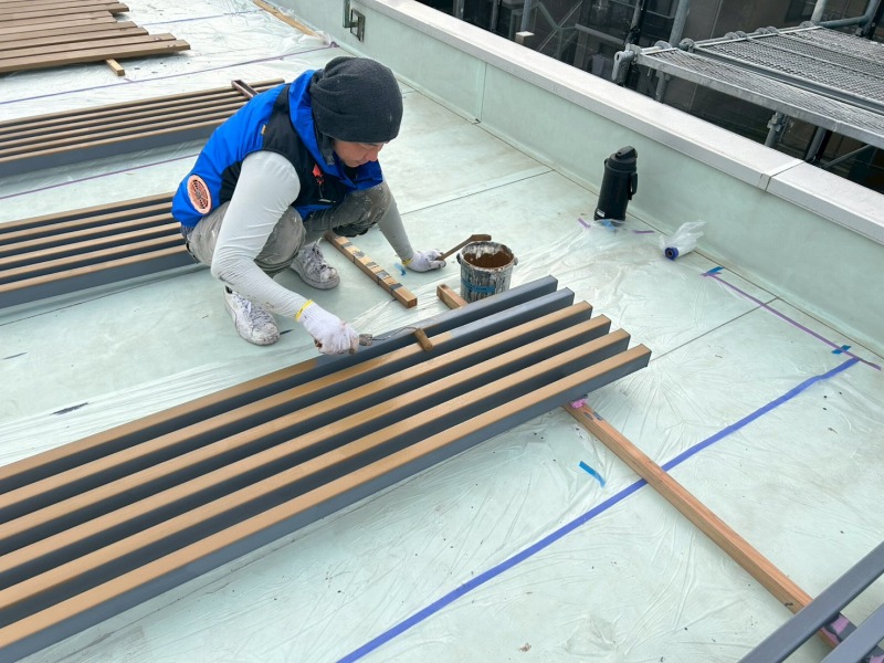 桑名市　面格子のアクセントがおしゃれな　動物病院　外壁塗装　施工例　面格子塗装　イメージ