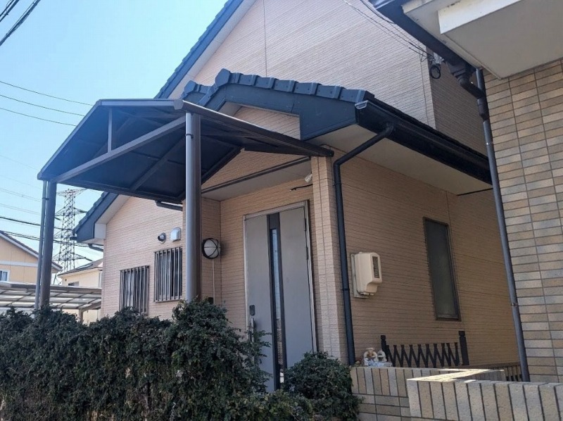 春日井市　サイディング外壁（ベージュ系）×木調アクセント　外壁塗装　施工例　イメージ