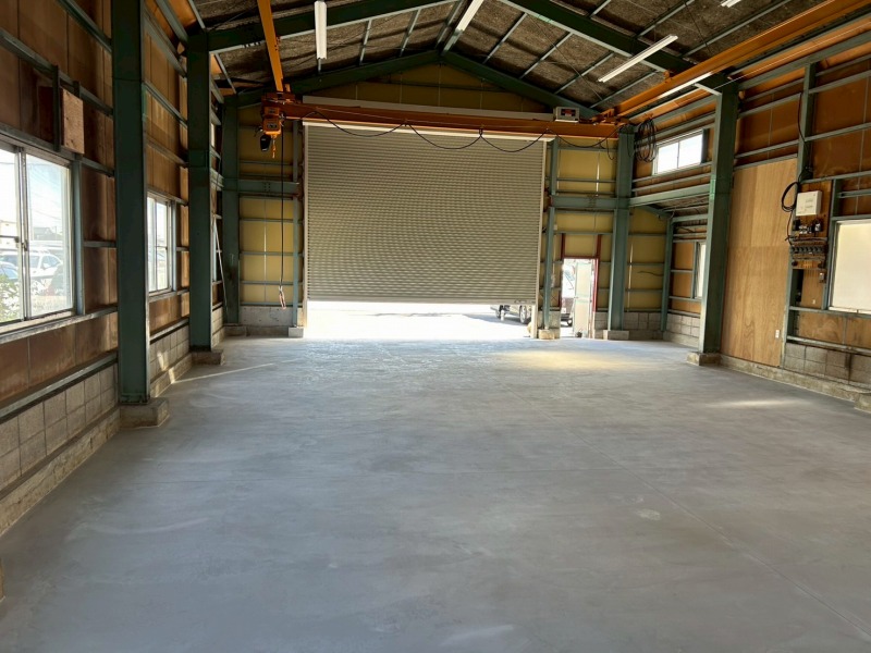 安城市　グリーン系　工場床塗装　施工例　施工前　イメージ