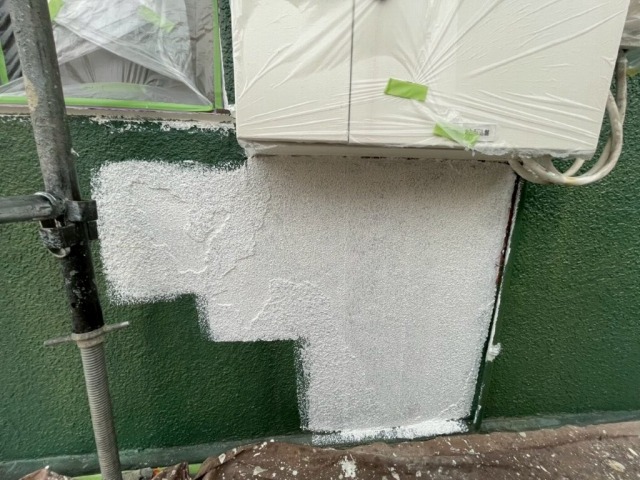 名古屋市西区　3階建ビル　スタイリッシュグレー系　外壁塗装　施工例　外壁塗装前補修作業後　イメージ