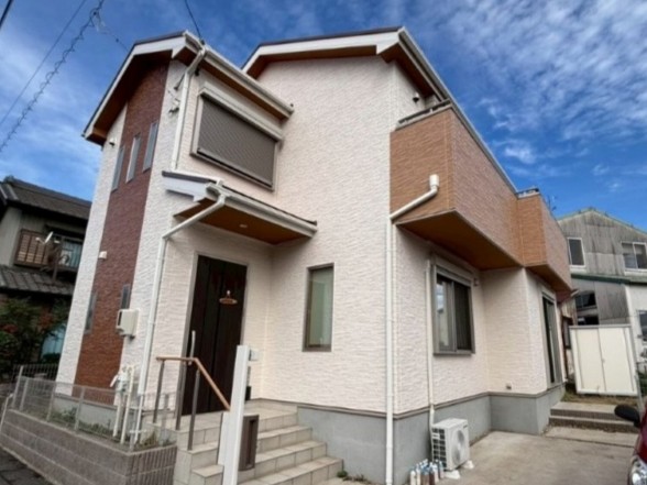 東浦町 Y様邸|おしゃれな多彩仕上げ 一建設 洋風住宅外壁塗装 施工例の写真