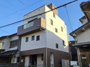 名古屋市北区　3階建　モダン住宅　多彩仕上げ外壁塗装　施工例