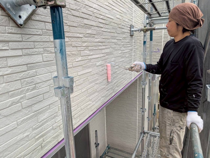 東浦町　おしゃれな多彩仕上げ　一建設　洋風住宅外壁塗装　施工例　外壁下塗り　イメージ