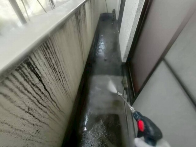 名古屋市西区　3階建ビル　スタイリッシュグレー系　外壁塗装　施工例　高圧洗浄イメージ