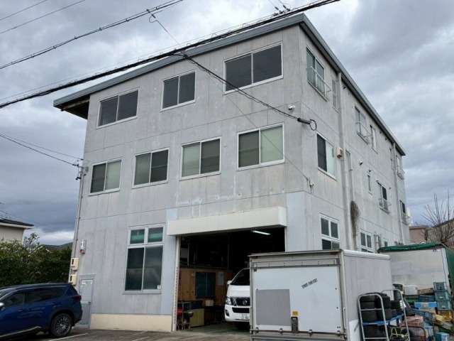 春日井市　ブルー×ホワイト系　ツートンカラー　社屋外壁塗装　施工例　塗装前　イメージ