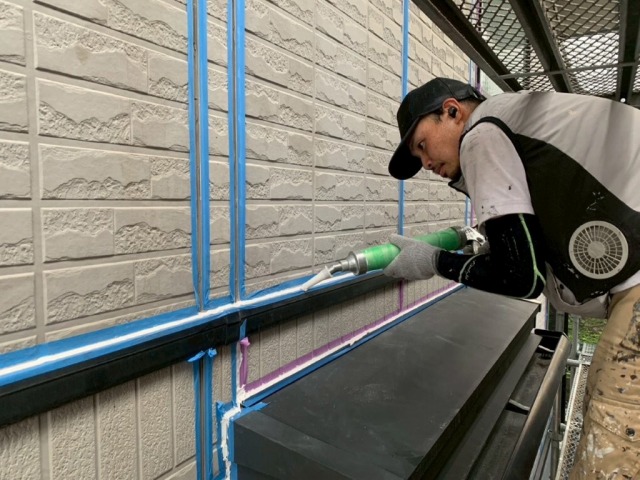 名古屋市名東区　モダン住宅　ツートンカラー外壁塗装　施工例　シーリング工事　イメージ