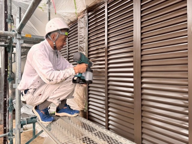 名古屋市名東区　モダン住宅　ツートンカラー外壁塗装　施工例　雨戸塗装　イメージ