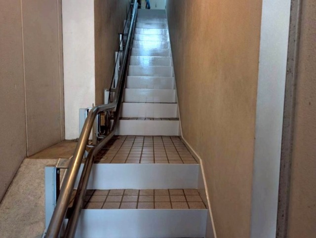 名古屋市北区 グレージュ系 店舗兼住宅 ALC外壁塗装 施工例 階段塗装 完成 イメージ