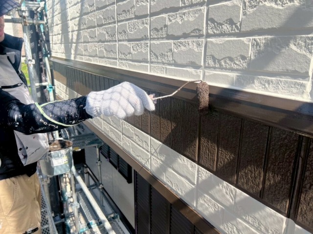 名古屋市名東区　モダン住宅　ツートンカラー外壁塗装　施工例　胴差塗装　イメージ