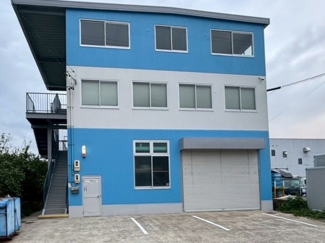春日井市　ブルー×ホワイト系　ツートンカラー　社屋外壁塗装　施工例の写真