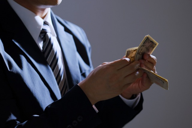 外壁塗装業者が倒産する原因|点検商法などで業界全体の信頼が落ちています イメージ