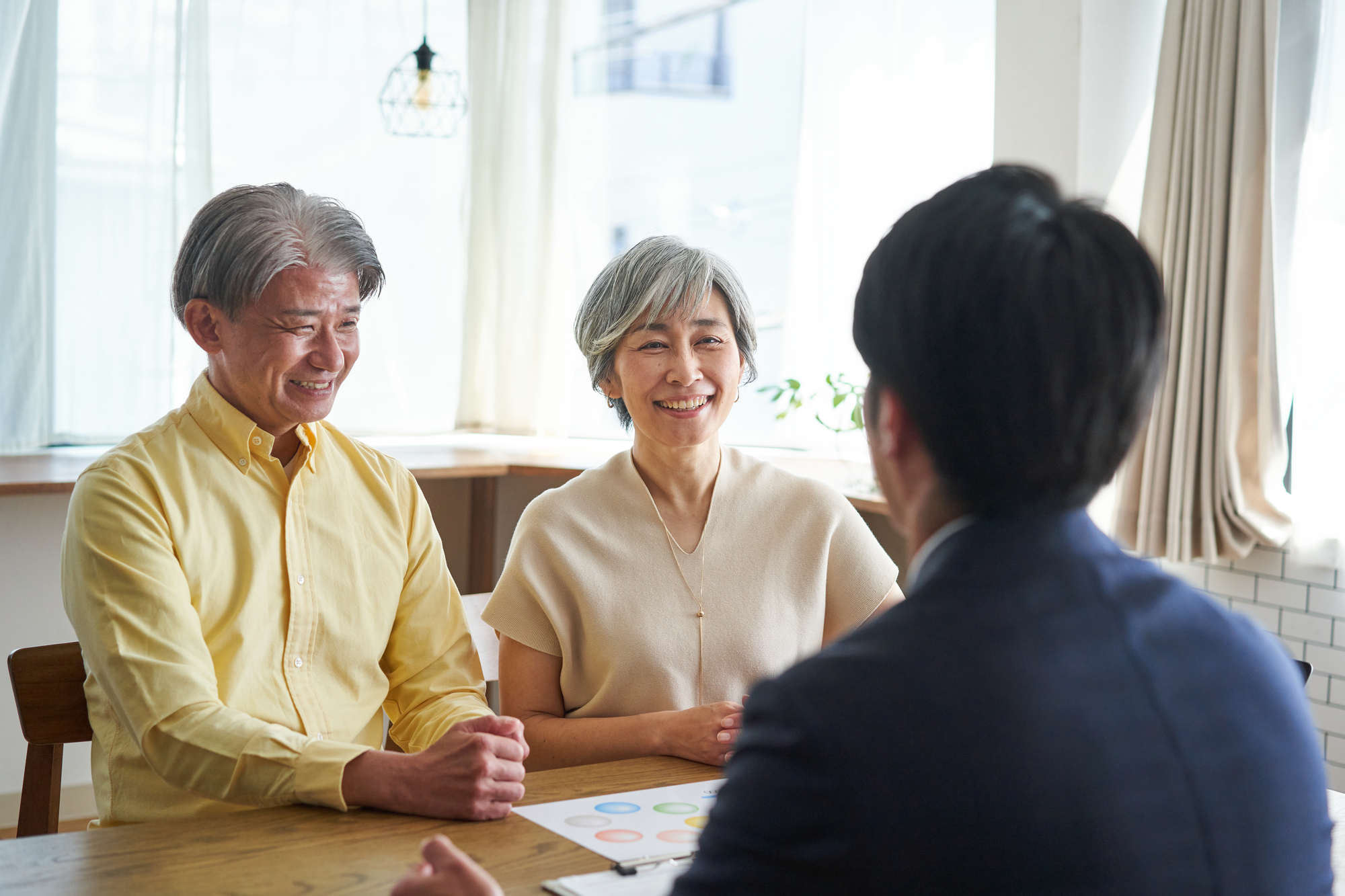 生き残る外壁塗装業者に共通する5つの判断基準― 市場縮小時代に「選ばれ続ける会社」の考え方 ―これから イメージ