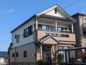 大治町　ベージュ×アイボリー系　外壁ツートンカラー塗装　施工例